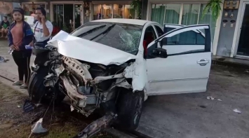 Toyota Vios gặp tai nạn
