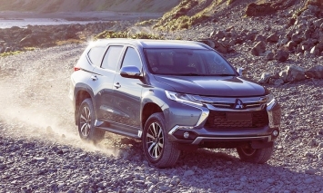 Mitsubishi Pajero Sport 2020 giảm giá