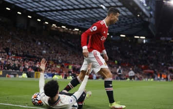 Giữa tin đồn nổi loạn trên sân tập của MU, Ronaldo lại gặp rắc rối với phán quyết từ tòa án BĐN