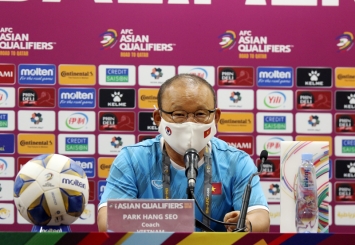 Tin bóng đá tối 4/12: ĐT Việt Nam nhận tin vui từ 'siêu tiền vệ'; HLV Park thở phào trước AFF Cup