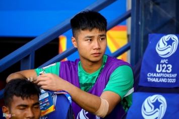 Truyền nhân Đặng Văn Lâm lỡ hẹn với AFF Cup 2021, HLV Park và dàn sao ĐT Việt Nam gửi lời động viên