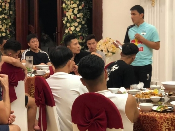 HLV Kiatisuk gửi thông điệp đến Công Phượng, Văn Toàn trước ngày 'nhường' học trò cho thầy Park