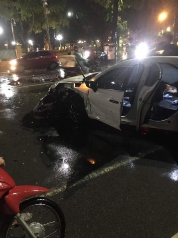 Porsche va chạm với Mazda 3