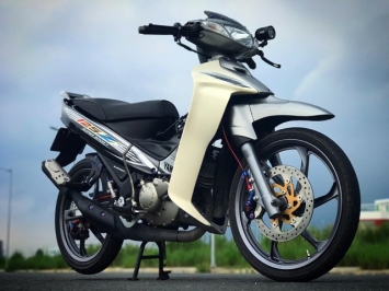 Không chỉ là một chiếc xe moto, Yamaha Yaz 125 còn được xem là biểu tượng của sự ngầu và phong cách. Với thiết kế sáng tạo và động cơ mạnh mẽ, chiếc xe này là lựa chọn tuyệt vời cho các bạn trẻ muốn thể hiện cá tính riêng của mình.