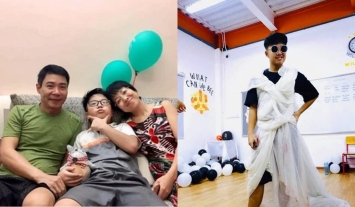 Người mẹ mặc váy ngắn cũn đón con trai tan học