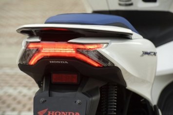 Honda PCX 2018 khuôn mẫu xe cộ tay ga trước tiên đem technology hybrid Danhgiaxe #35 Honda PCX 2018 khuôn mẫu xe cộ tay ga trước tiên đem technology hybrid Danhgiaxe