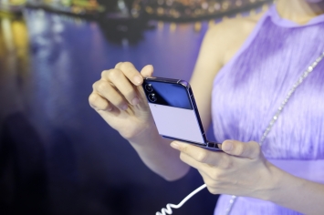 Samsung Galaxy Z Flip4 ra mắt: Phần cứng đốn tim người dùng, giá bán hấp dẫn hơn iPhone 13 Pro Max