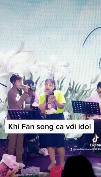 Hồ Văn Cường song ca cùng fan, bất ngờ 'bộc lộ' con người thật khiến CĐM không khỏi chú ý