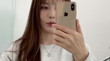 Chiếc iPhone dù đã 'cũ nhưng vàng', nhiều hot girl vẫn xài, giá 4 triệu, màn lớn, tai thỏ!