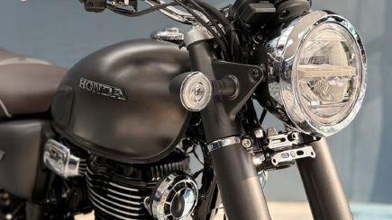‘Huyền thoại côn tay’ kinh điển của Honda ra mắt tại Việt Nam: Đẳng cấp vàng son, có ABS, giá dễ mua