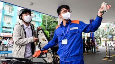 Giá xăng dầu hôm nay 15/5: Dầu thế giới bất ngờ bật tăng, giá xăng trong nước đảo chiều