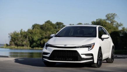 Điểm tin ô tô 20/8: Toyota ra mắt Corolla 2027 bản đặc biệt, VinFast VF 5 'thống lĩnh' phân khúc