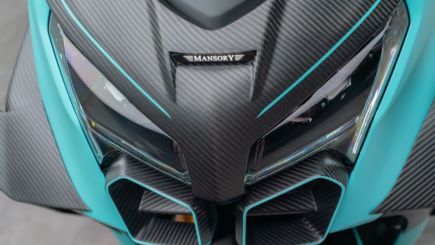 Mansory biến Yamaha TMAX 560 thành maxi scooter cực dị với loạt chi tiết carbon