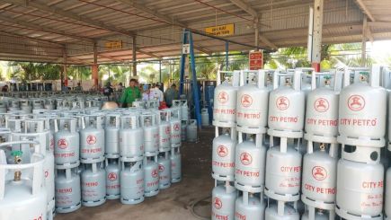 Giá gas hôm nay 1/10 đồng loạt tăng, bình 48kg có nơi thêm gần 400.000 đồng