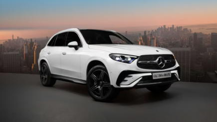 Mercedes-Benz GLC 350e PHEV giá gần 3 tỷ: ‘So găng’ cùng Volvo XC60 PHEV, chạy thuần điện 128 km
