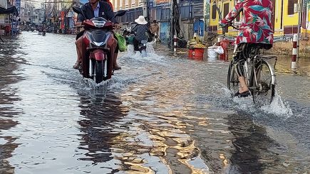 Triều cường dâng cao: Xe máy điện tưởng chống nước tốt vẫn có thể hỏng nặng nếu mắc 5 sai lầm này