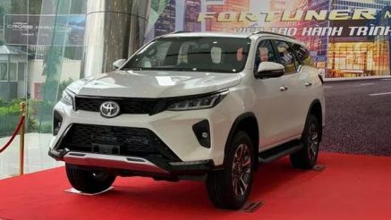 Giá xe Toyota Fortuner lăn bánh giữa tháng 2/2025 đang ‘cực mềm’, đại chiến Ford Everest và Santa Fe