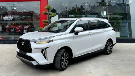 Giá lăn bánh Toyota Veloz Cross giảm sâu đầu tháng 7/2025, quyết lật đổ 'đế chế' Mitsubishi Xpander
