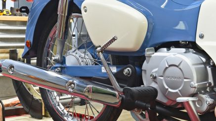 ‘Huyền thoại xe số’ giá 41 triệu đồng của Honda về đại lý Việt: Thiết kế ăn đứt Wave Alpha và Future
