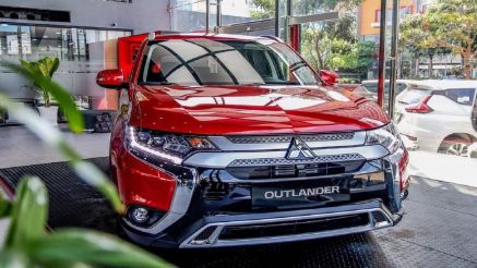 Tin xe 30/8: Mitsubishi Outlander quyết đấu Mazda CX-5 nhờ giá lăn bánh cạnh tranh cuối tháng 8/2025