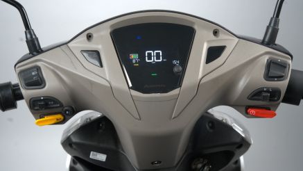 ‘Kẻ hủy diệt Honda Vision’ chính thức ra mắt giá 23 triệu đồng rẻ như Wave Alpha, có màn LCD cực nét