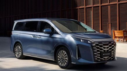 ‘Đối thủ nặng ký’ của Toyota Alphard xuất hiện: MPV hybrid cắm sạc cao cấp, hiệu năng vượt trội