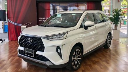 Giá lăn bánh Toyota Veloz Cross cuối tháng 11/2025 ‘rẻ khó cưỡng’, đe dọa hạ gục Mitsubishi Xpander