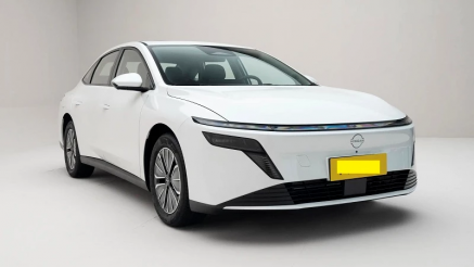 Nissan trình làng mẫu sedan giá rẻ chỉ hơn 370 triệu đồng nhưng đủ sức thách thức Toyota Camry