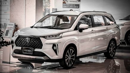 Toyota Veloz Cross ‘xả kho’ giảm tới 75 triệu, rẻ ngang ngửa CUV hạng A