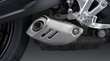 Suzuki chính thức ra mắt ‘huyền thoại côn tay’ mới đét: Đẳng cấp vượt thời gian, có ABS, giá dễ mua