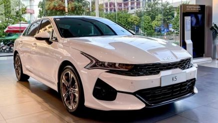 Toyota Camry coi chừng, Kia K5 đang có giá lăn bánh rất rẻ nhờ hưởng ưu đãi khủng đầu tháng 1/2026