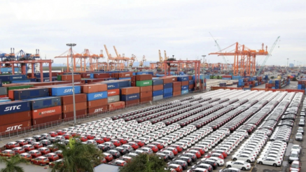 Việt Nam nhập hơn 200.000 ô tô năm 2025: Mitsubishi Xpander, Toyota Yaris Cross, Innova Cross đổ bộ