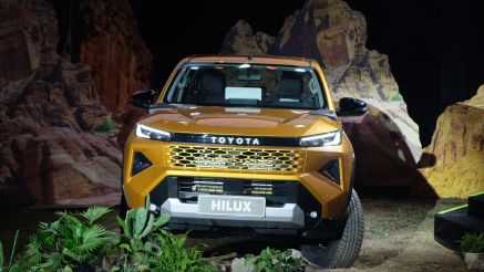 Toyota Hilux 2026 ra mắt Việt Nam: Bán tải Nhật giá từ 632 triệu đồng, ‘đe nẹt’ Ford Ranger