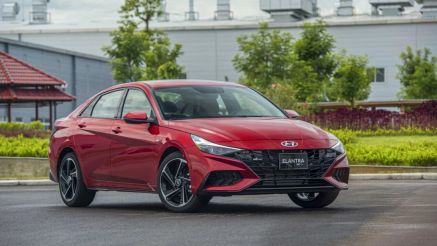 Thách thức cả Mazda3 và Kia K3, Hyundai Elantra giảm giá lăn bánh ‘thủng đáy’ đầu tháng 3/2026