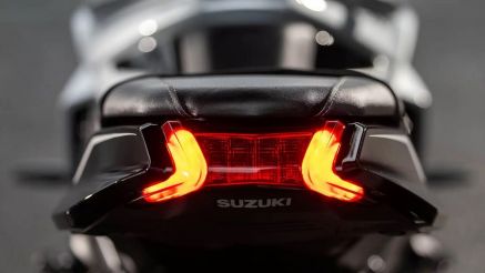 Suzuki ra mắt ‘huyền thoại côn tay’ mới chất hơn cả Honda Winner R: Đẳng cấp vượt thời gian, giá mềm