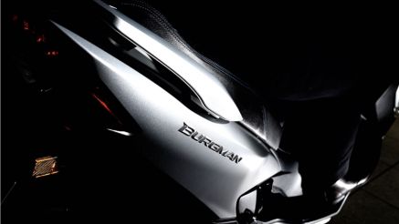 Suzuki chính thức ra mắt ‘huyền thoại xe ga’ mới chất hơn Honda SH: Đẳng cấp vượt thời gian, giá mềm