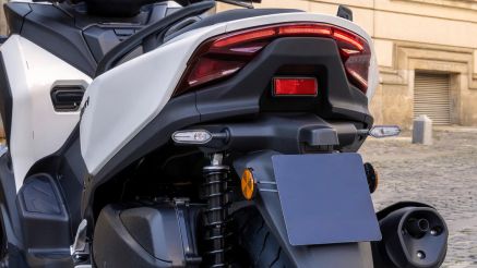 Yamaha chính thức ra mắt ‘vua xe ga’ mới khắc chế cứng cả Honda SH và SH Mode, có phanh ABS, giá mềm