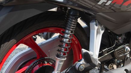 Tin xe máy 2/4: ‘Huyền thoại xe số’ 115cc của Suzuki về đại lý, có ABS xịn hơn Honda Future, giá mềm