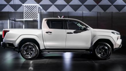 Toyota chính thức ra mắt ‘vua bán tải’ mới 'chơi tới bến' Ford Ranger và Mitsubishi Triton, giá mềm