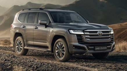 Toyota Land Cruiser LC300 hybrid sắp về Việt Nam: Đại lý nhận cọc, dự kiến ra mắt tháng 8 này