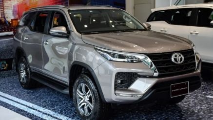 Giá xăng dầu mới nhất 8/4: Dầu diesel gần chạm ngưỡng 45.000 đồng/lít, ô tô máy dầu ế ẩm tại đại lý