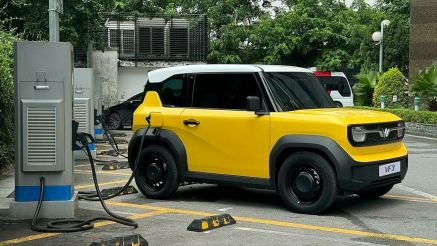 Giá xăng dầu trong nước ngày 9/4: Đi xe điện VinFast VF 3 tiết kiệm được bao nhiêu tiền?