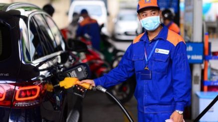 Giá xăng dầu trong nước sắp giảm lần thứ 3 liên tiếp? Khách Việt đi xe xăng và dầu Diesel ‘thở phào’