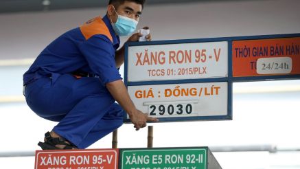 Những lần giá xăng biến động ‘lịch sử’ tại Việt Nam: Đâu là mốc ‘sốc’ nhất? RON 95 ở mức bao nhiêu?