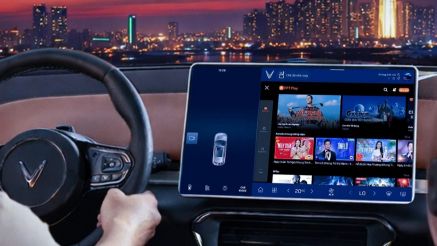 ‘Đặc quyền’ của chủ xe VinFast: Đi làm căng thẳng, lên xe có… người yêu làm trợ lý