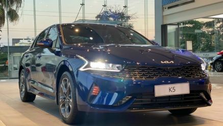 Quyết ‘lật đổ’ Toyota Camry, Kia K5 tung ‘siêu ưu đãi’ giảm sâu giá lăn bánh giữa tháng 4/2026