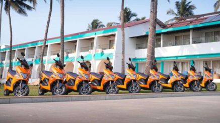 Giá xăng dầu chiều 19/4: RON 95 ‘bán như biếu’, ‘kẻ hủy diệt’ Honda SH Mode ra mắt giá 57 triệu đồng