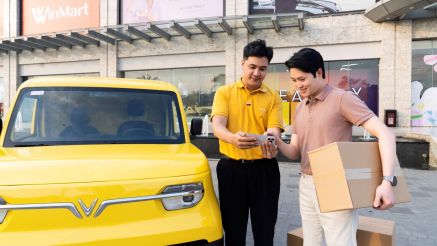 Từ xe máy lên ô tô điện: Vì sao tiểu thương phố thị chuyển sang VinFast EC Van?