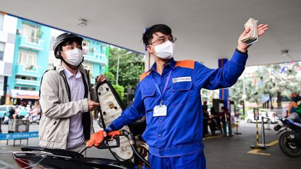 NÓNG: Giá xăng dầu chiều nay 21/4 giảm cực ‘sốc’, RON 95 rẻ bèo, vì sao Diesel giảm 4 kỳ liên tiếp?