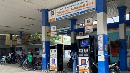 Giá xăng dầu tối 22/4 chạm mốc mới ‘rẻ như rau’, giá lăn bánh Tucson giảm sâu đè bẹp cả Mazda CX-5